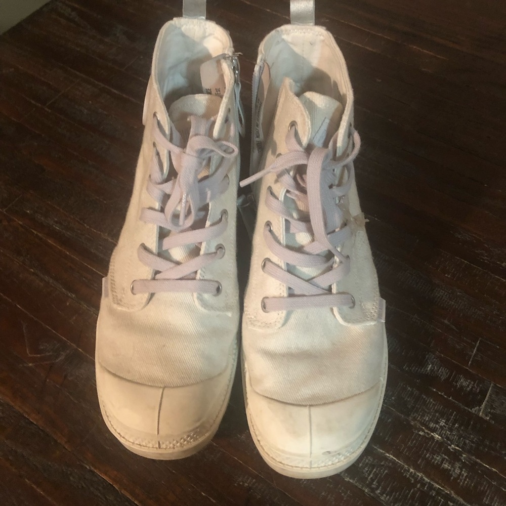White Palladium light weight boots with zipper size 9.5
